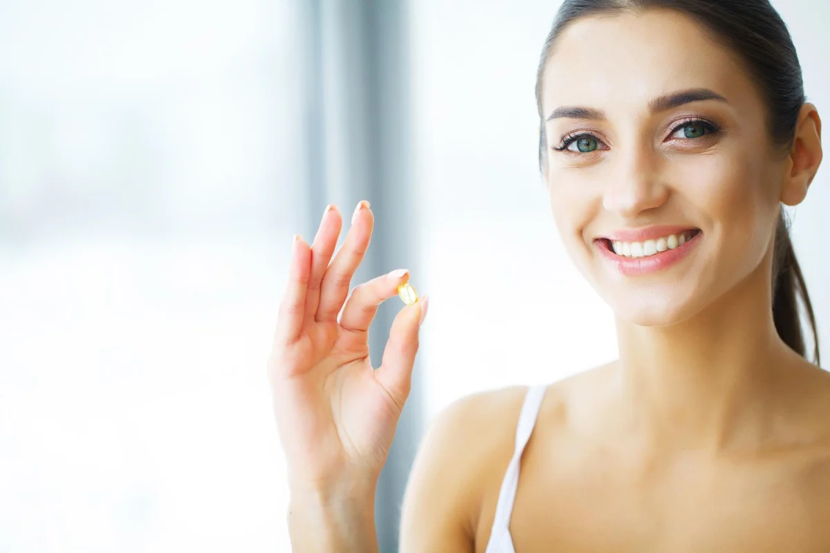 beutiful woman holds a pill