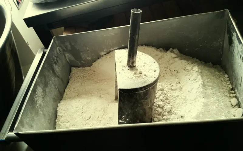 Container with divided flour mixture