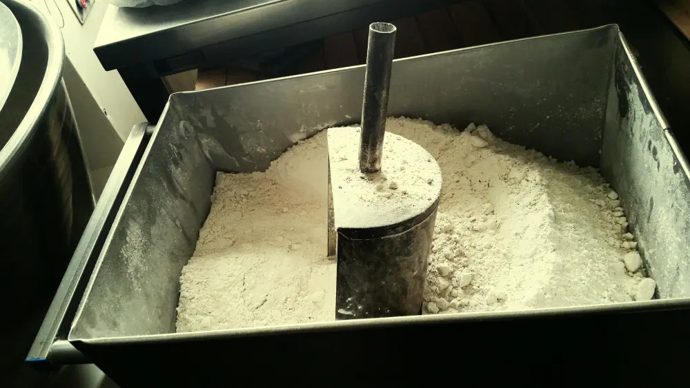 Container with divided flour mixture
